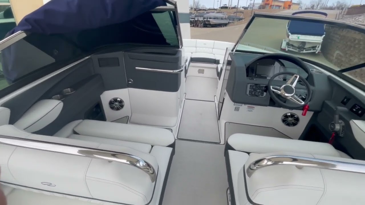 2023 Regal 2800 at Kelly's Port