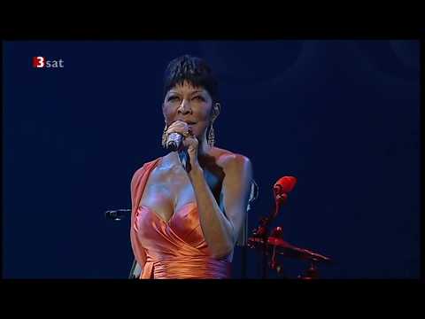 Natalie Cole (1950 - 2015) & Nat King Cole (1919 - 1965) – Live at AVO Sessions – Unforgettable