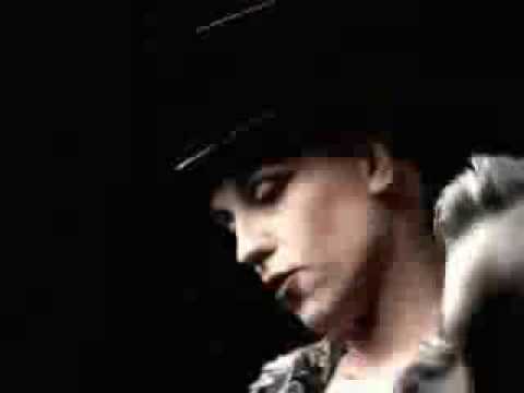 Bono pasa revista... www.musicaymorralla.blogspot.com