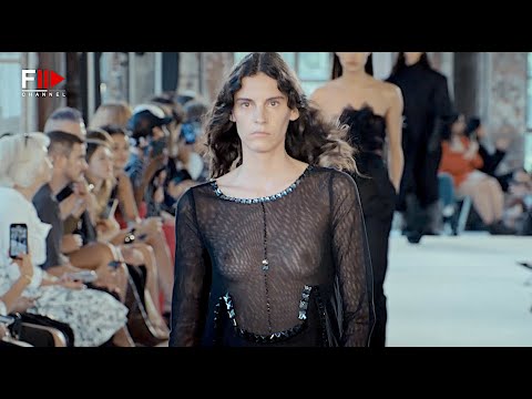 ALEXANDRE VAUTHIER Haute Couture Fall 2022 Paris - Fashion Channel