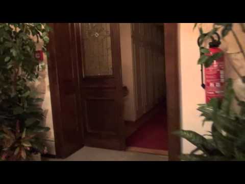 子供海外留学：スイス寄宿学校モンテローザ校の階段内装～Institut Monte Rosa【スイス留学.com】