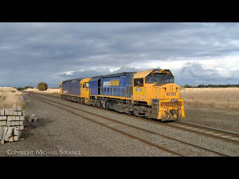 D739V Pacific National Light Engines XR559 & BL32 (6/5/2023) - PoathTV Australian Trains & Railways
