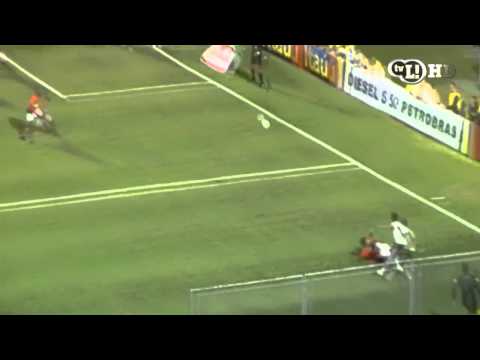 Veja o golaço de bicicleta marcado por Alecsandro no Canindé