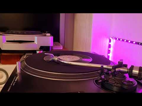 Kim Carnes -  Betty Davis Eyes - EMI America - 1981 - 7" Record (45 Rpm)