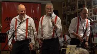 Trad. Old Merry Tale Jazzband plays &quot;By The Beautiful Sea&quot;
