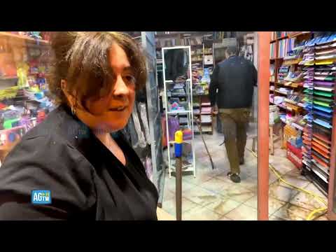 Agropoli, cittadini ripuliscono strade e negozi dal fango: «Tanti danni»