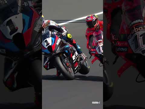 Toprak 🆚 Bulega for the lead of Race 1 at Most ⚔️ | 2025 #CzechWorldSBK 🇨🇿