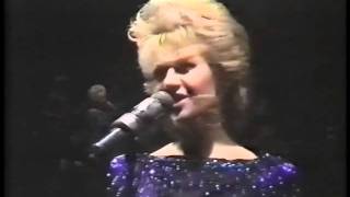 Elaine Paige -Nobody&#39;s Side -Royal Albert Hall, 1985