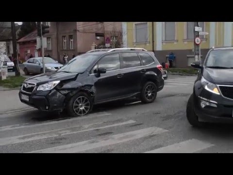 Accident în zona Andrei Șaguna, după ce un șofer a trecut pe roșu