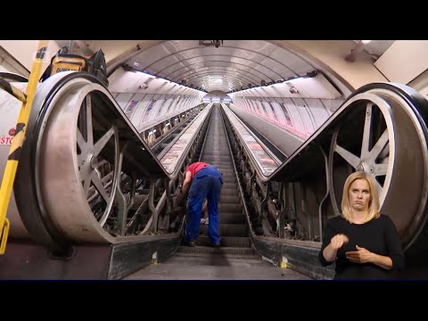 Oprava eskalátorů po požáru