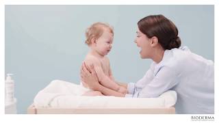 Bioderma Cómo hidratar la piel atópica de un bebé anuncio