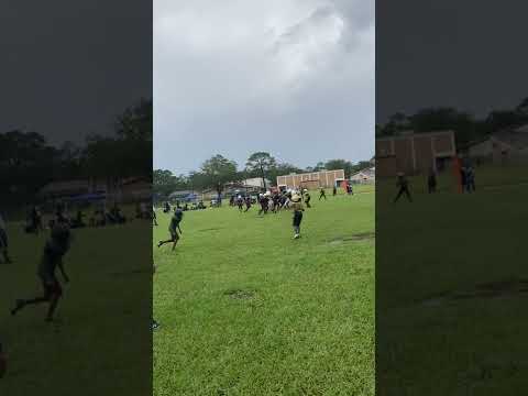 @bakerboys83 Jayce first year #33🏈 10 rushing TDs 1 pick 6 and over 900 rushing yards no 🧢