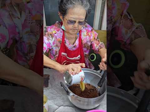 The Most Popular Iced Cocoa Grandma in Bangkok, Cocoa Amma