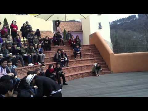 pantomime in Petite France 1.mp4