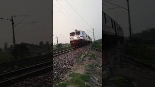 preview picture of video '12229 Lucknow Mail Crossing Near Ghaziabad'