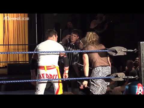 Freddie Mercurio - we will rock you MV