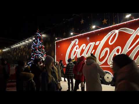 Грузовик Coca-Cola на Конюшенной площади Санкт-Петербурга (01.01.22)