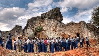 preview picture of video 'Expedition Go Africa 2013 - episode 4 (from Gonarezhou to Great Zimbabwe)'