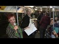 Loes Luca zingt het Maastunnellied