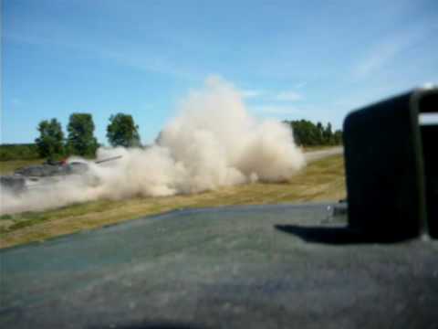 Panzer Kampfpanzer Leopard 2A6 schiesst Scharfschuss