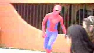 La caida del Hombre Araña version corta