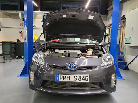 HV-Freischaltung Toyota Prius mit Duspol (Zweipoliger Spannungsprüfer)