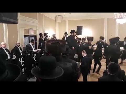 Watch Levy Falkowitz Perform שינית Together With The Shira Choir And Yanky Briskman