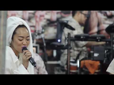 Inna Kamarie feat Cak Nun kiai kanjeng anging mamirii