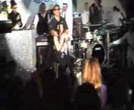 8 marzo mamma orsa poliziotto