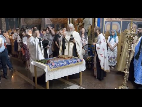 Fragment din slujba Prohodului Maicii Domnului - momentul înconjurului bisericii - M-rea Vlădiceni