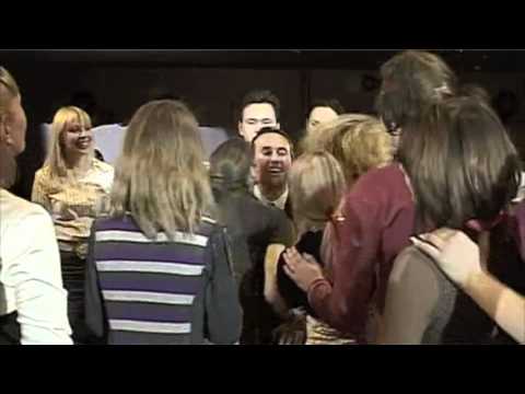 download lagu mp3 mp4 World For Most Kisses In A Minute, download lagu World For Most Kisses In A Minute gratis, unduh video klip World For Most Kisses In A Minute