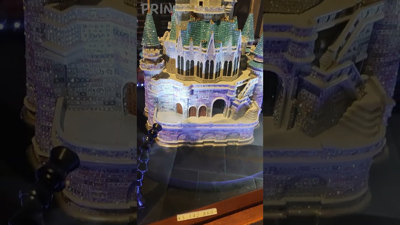 【誰が買うの…】ディズニーで一番高いお土産知ってる？ #shorts