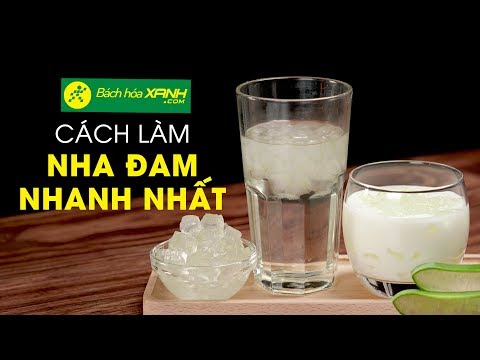 Dùng dao cắt bỏ phần riềm gai và tạo rãnh để tách lá nha đam.