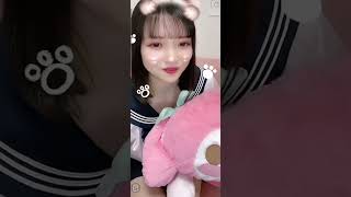 【パンチラ】すきまからチラリ