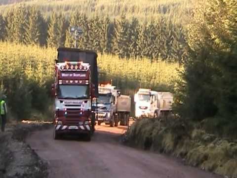 SCANIA R580 RAW POWER FROM A STANDING START pulling an 80t Crusher