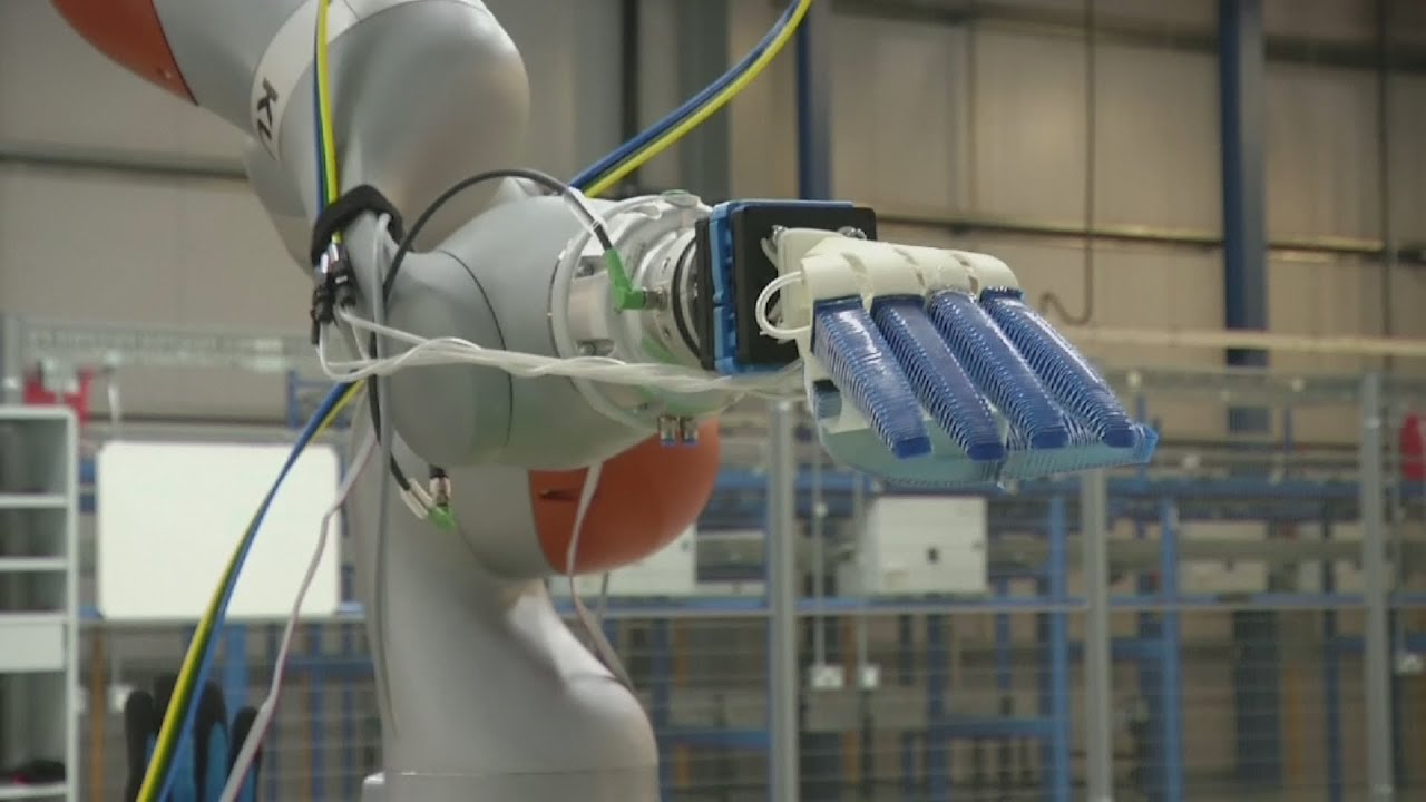 Online supermarket develops fruit-picking robotic hand