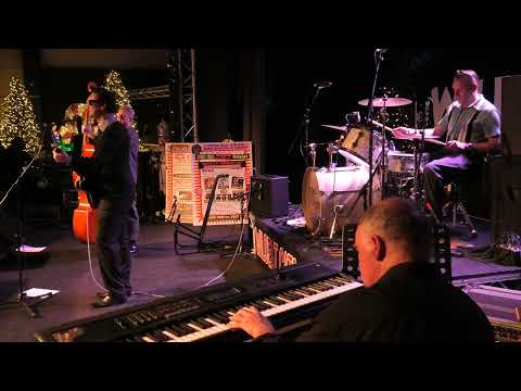 Thumbnail for DANNY RENO (ROY ORBISON) 'Penny Arcade' WILDEST CATS IN TOWN Xmas 2022 Pontins Pakefield by Roy Orbison, Y&T
