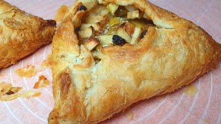 בקלי קלות -אוזני המן שטרודל תפוחים (ליהי קרויץ - מטבח בקלי קלות) - התמונה מוצגת ישירות מתוך אתר האינטרנט יוטיוב. זכויות היוצרים בתמונה שייכות ליוצרה. קישור קרדיט למקור התוכן נמצא בתוך דף הסרטון