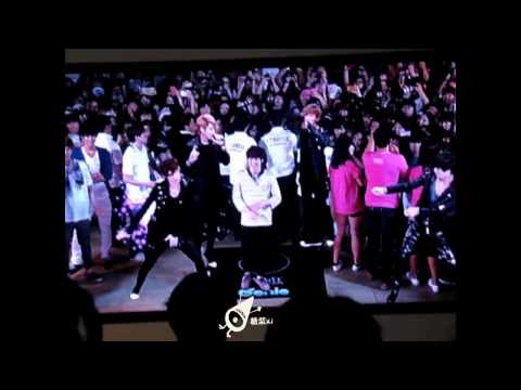 Fancam 120810 Suho dancing Two Moons @ S M ART Exhibition