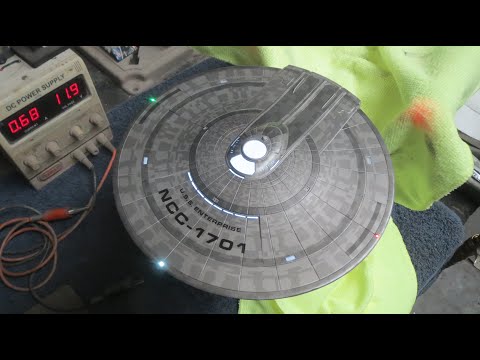 Polar Lights 1:000 Scale Discovery Enterprise Applying The Aztec Decals Pt 1