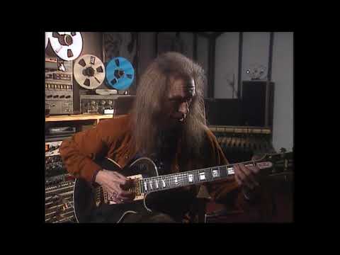 Yes Miscellany: 1991 - Steve Howe - Les Paul Guitar demonstration - Whispering