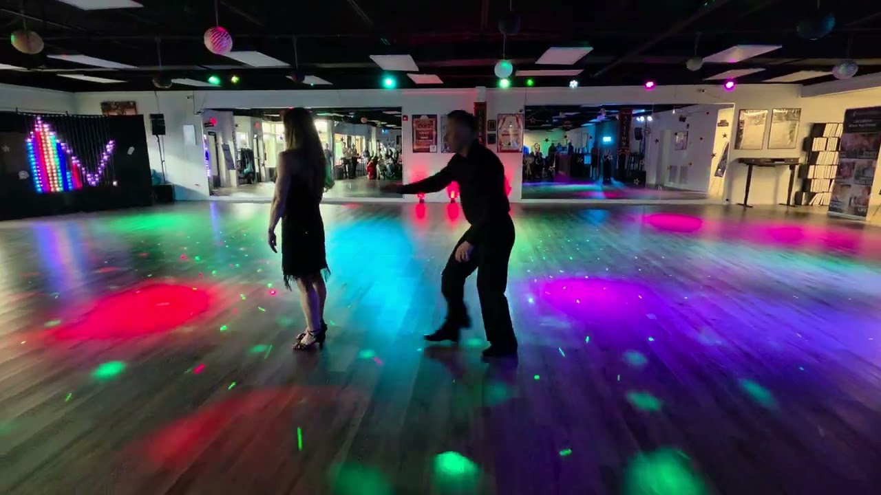 Salsa Show by Martin & Amber📍 Spotlight Night 2026