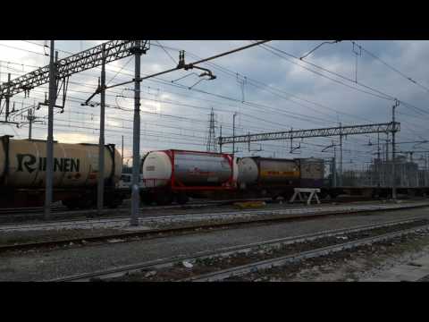FERROTRAMVIARIA 483 040-8 IN TRANSITO CON MERCI A PIACENZA. (PC) 8 - 10 - 2016