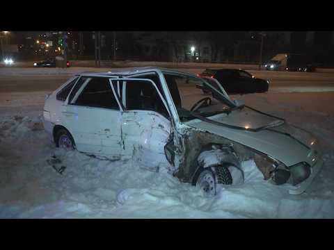 "Четырка" выскочила на красный и залетела под "Солярис". Real video