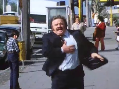 Sensational 70s Bluey Bolting Down Fitzroy Street St Kilda 76