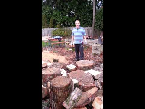Demonstration of the Fiskars X27 6.3 lb. 36 in. Super Splitting Axe