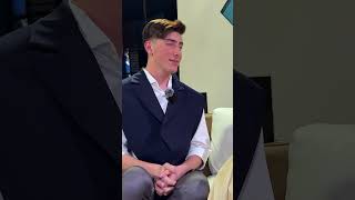 — Ի՞նչ ես երգելու Աղաս 😆