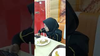 Download lagu Story WA Halu makan sama Cewe Auto Baper mp3