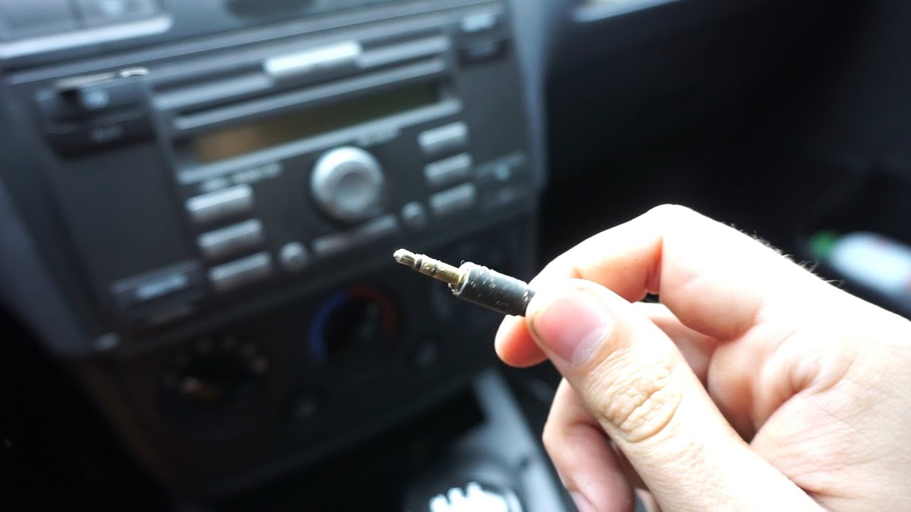 Где находится AUX в Ford Fusion