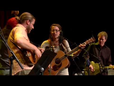 Lindsay Lou & The Flatbellys - Shining In The Distance (eTown webisode #1007)